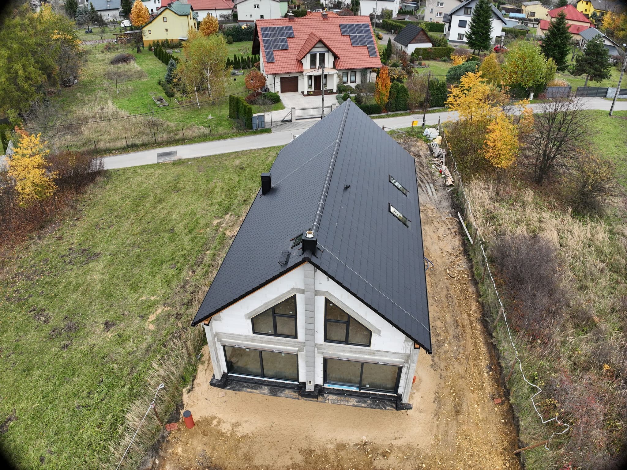 Widok z góry — trapezowe okna szczytowe i drzwi HST — Małopolska, Okna Oknoplast