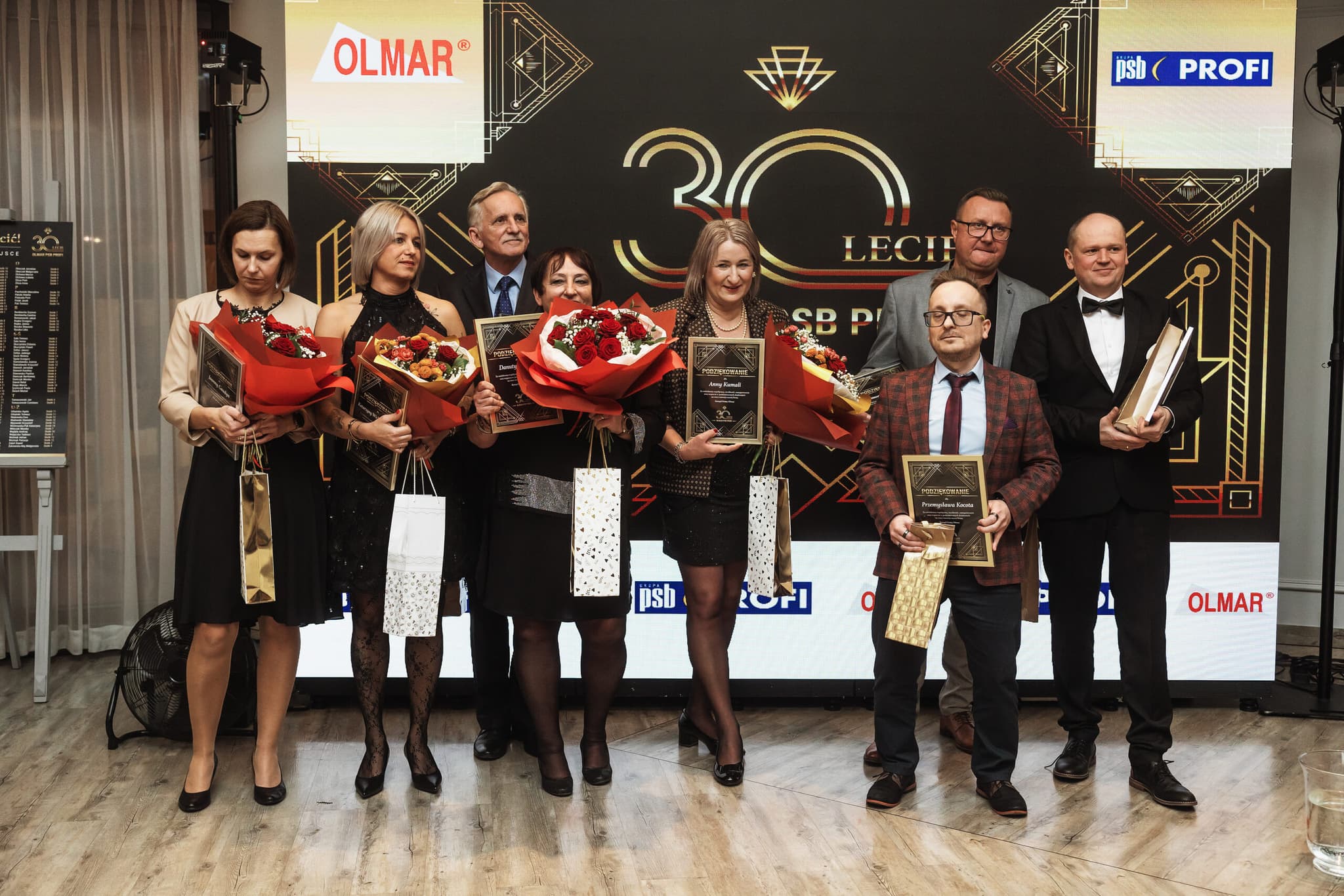 Cały zespół OLMAR na gali 30-lecia — doradcy i pracownicy z nagrodami